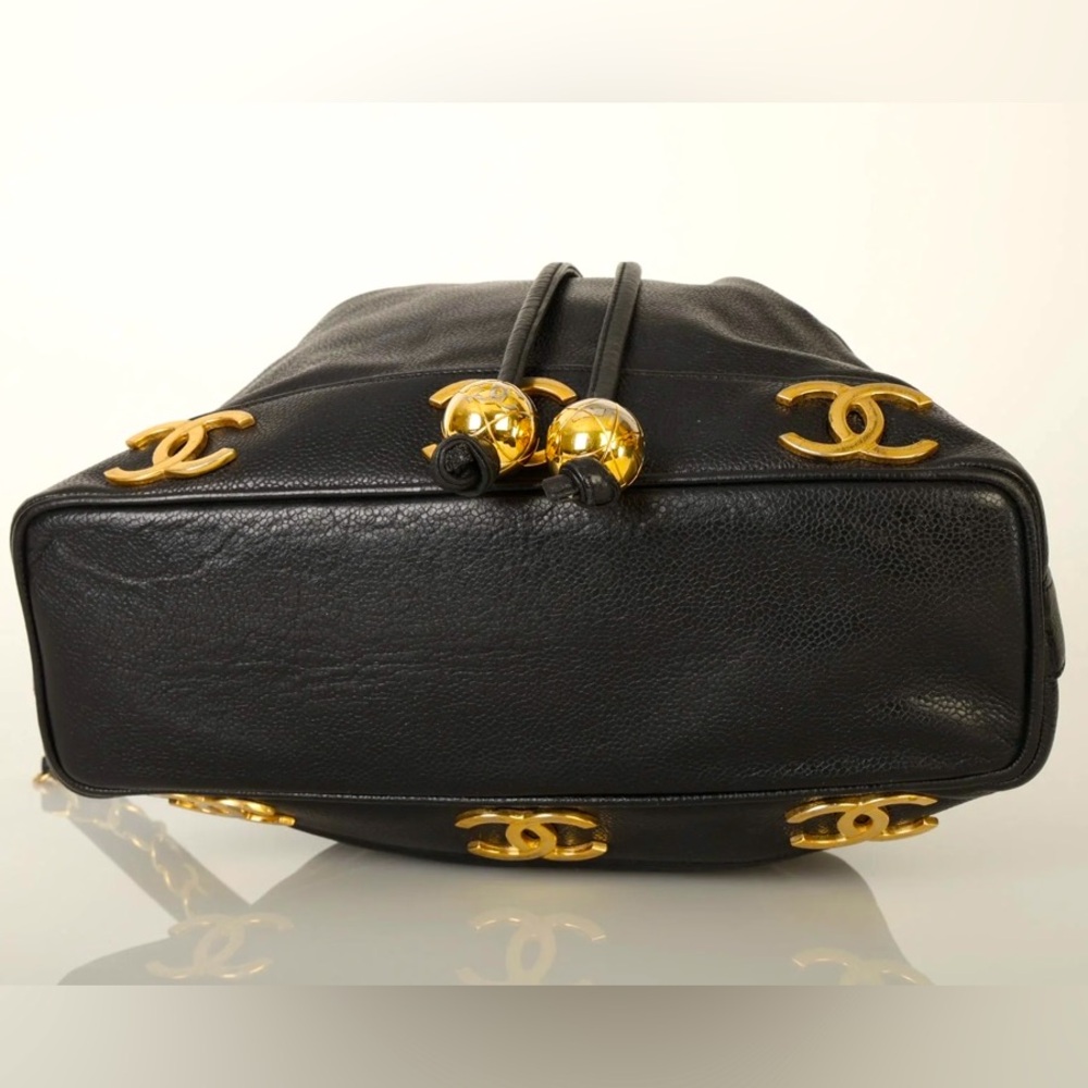 CHANEL Black and Gold Shoulder Bag - Picture 5 of 16